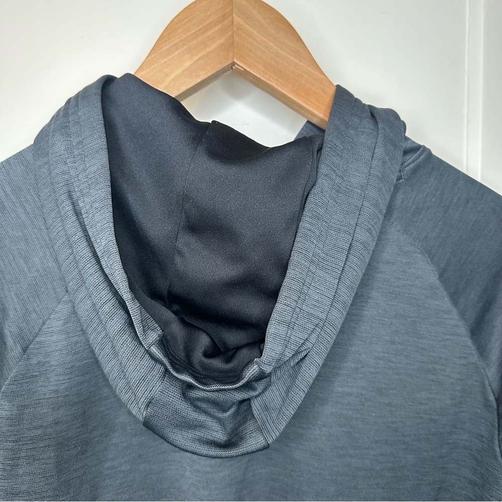 Under Armour Men's Charcoal Hoodie medium loose fit - Picture 5 of 6